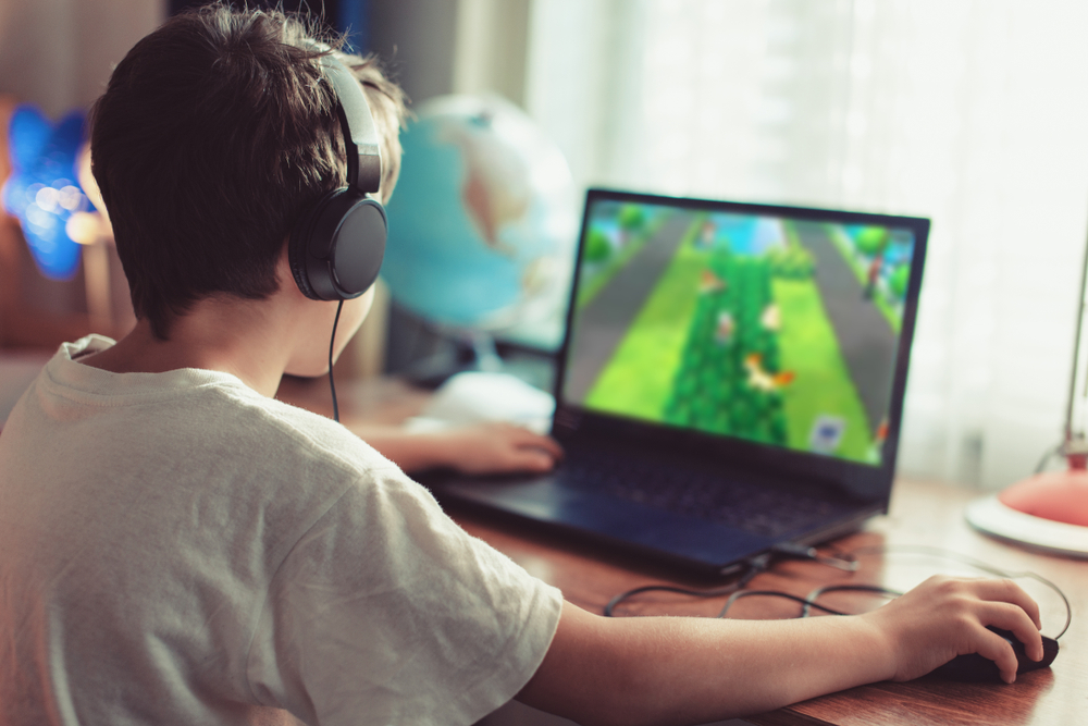 Can I Listen to the Quran While Playing Video Games?